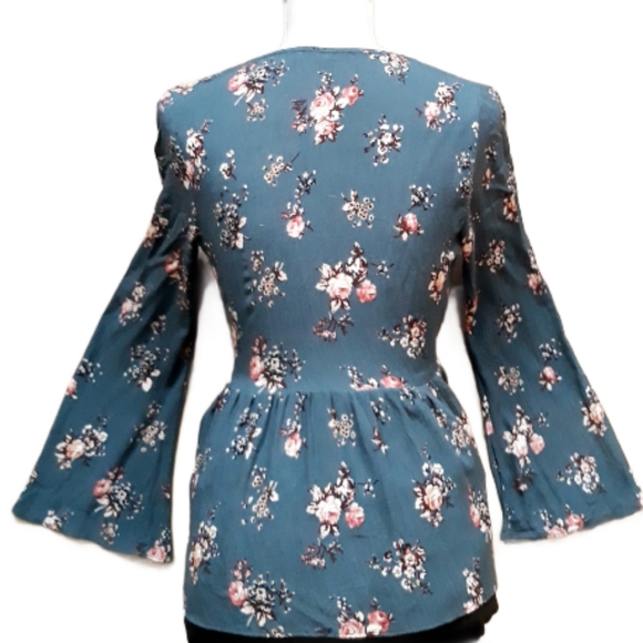 American Eagle Floral Front Tie Midriff Cut Out Blouse - Size XS Blue Top - Picture 2 of 12